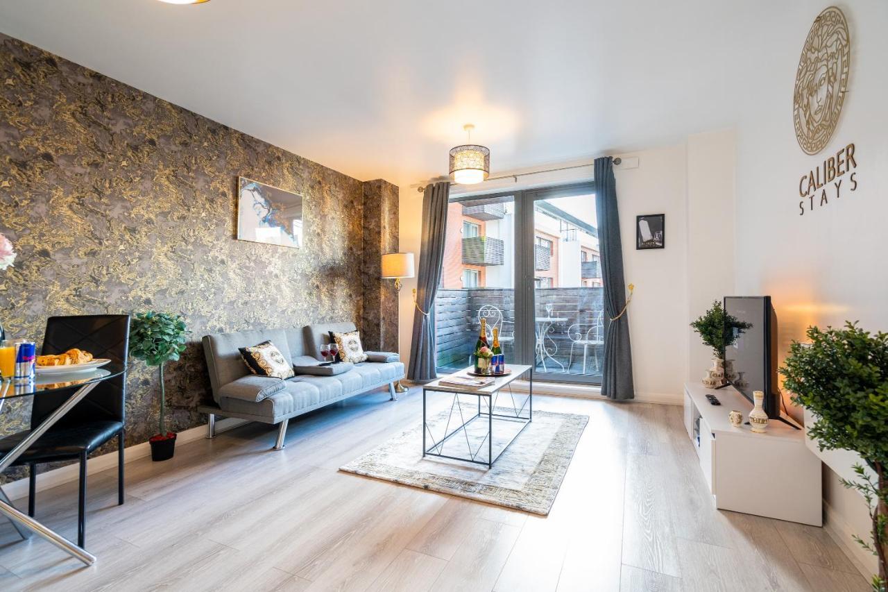 Caliber Stays Birmingham Bliss - Medusa Suite Apartments - Central 2-Bed Retreat - City Attractions, Sleeps 4, Free Netflix, Nearby Parking & Close Proximity - Bullring, Grand Central, The Cube - 5 Minutes Walk Extérieur photo