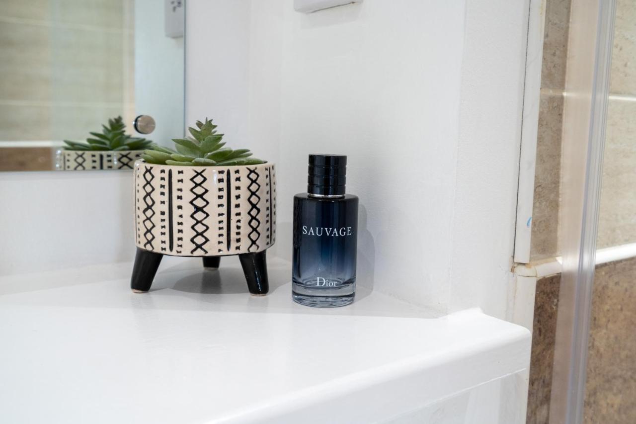 Caliber Stays Birmingham Bliss - Medusa Suite Apartments - Central 2-Bed Retreat - City Attractions, Sleeps 4, Free Netflix, Nearby Parking & Close Proximity - Bullring, Grand Central, The Cube - 5 Minutes Walk Extérieur photo
