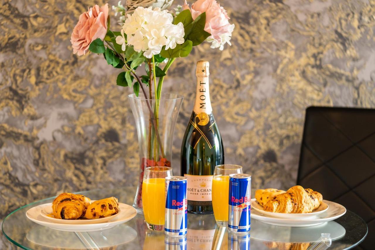 Caliber Stays Birmingham Bliss - Medusa Suite Apartments - Central 2-Bed Retreat - City Attractions, Sleeps 4, Free Netflix, Nearby Parking & Close Proximity - Bullring, Grand Central, The Cube - 5 Minutes Walk Extérieur photo