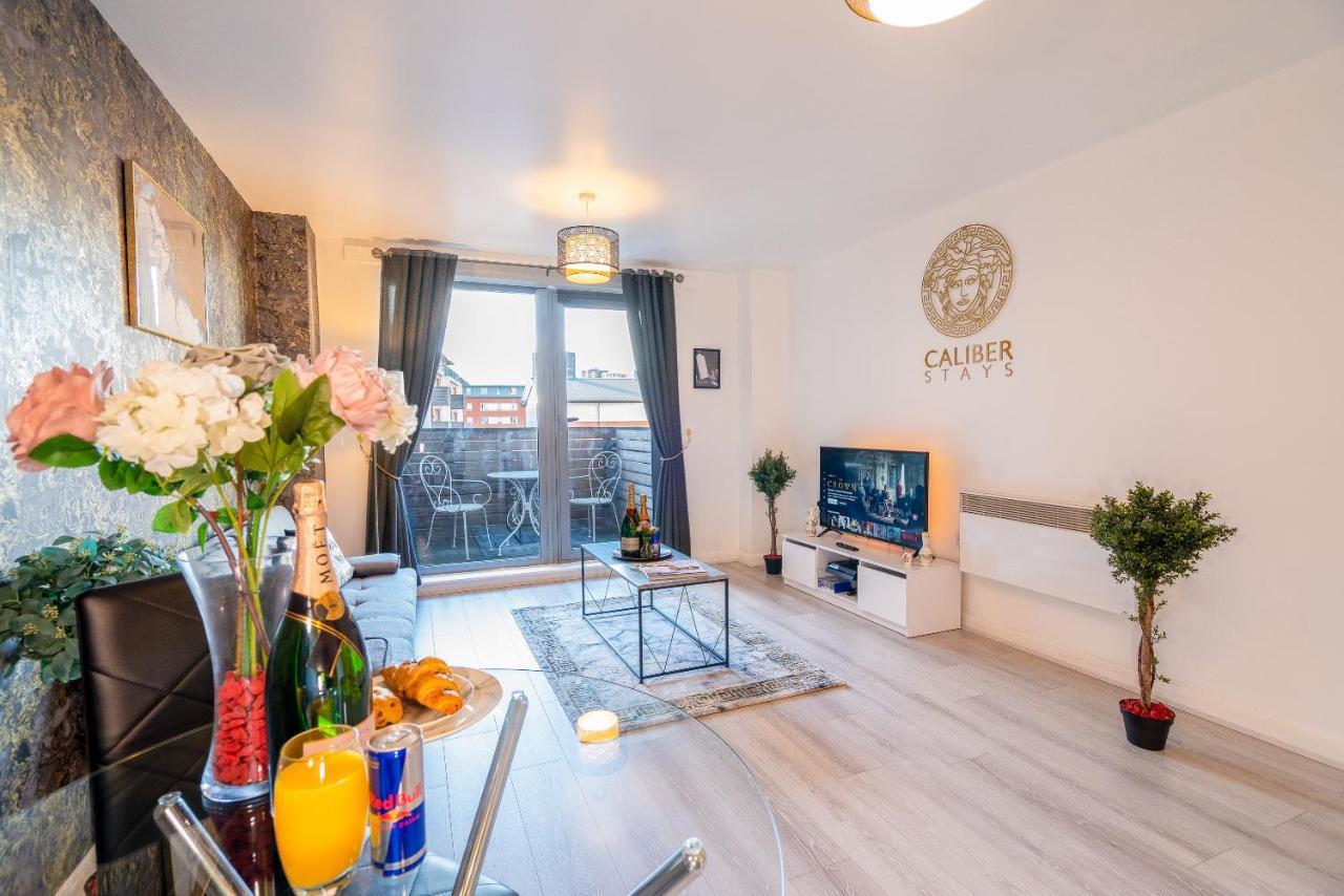 Caliber Stays Birmingham Bliss - Medusa Suite Apartments - Central 2-Bed Retreat - City Attractions, Sleeps 4, Free Netflix, Nearby Parking & Close Proximity - Bullring, Grand Central, The Cube - 5 Minutes Walk Extérieur photo