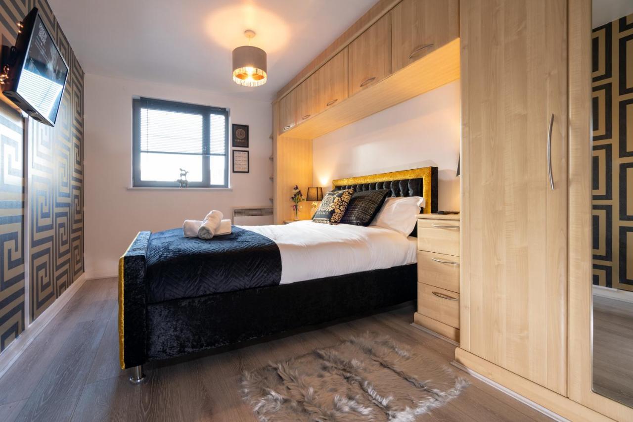 Caliber Stays Birmingham Bliss - Medusa Suite Apartments - Central 2-Bed Retreat - City Attractions, Sleeps 4, Free Netflix, Nearby Parking & Close Proximity - Bullring, Grand Central, The Cube - 5 Minutes Walk Extérieur photo