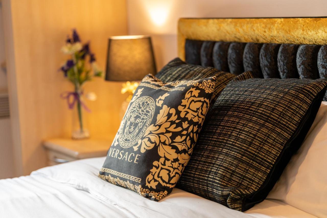 Caliber Stays Birmingham Bliss - Medusa Suite Apartments - Central 2-Bed Retreat - City Attractions, Sleeps 4, Free Netflix, Nearby Parking & Close Proximity - Bullring, Grand Central, The Cube - 5 Minutes Walk Extérieur photo