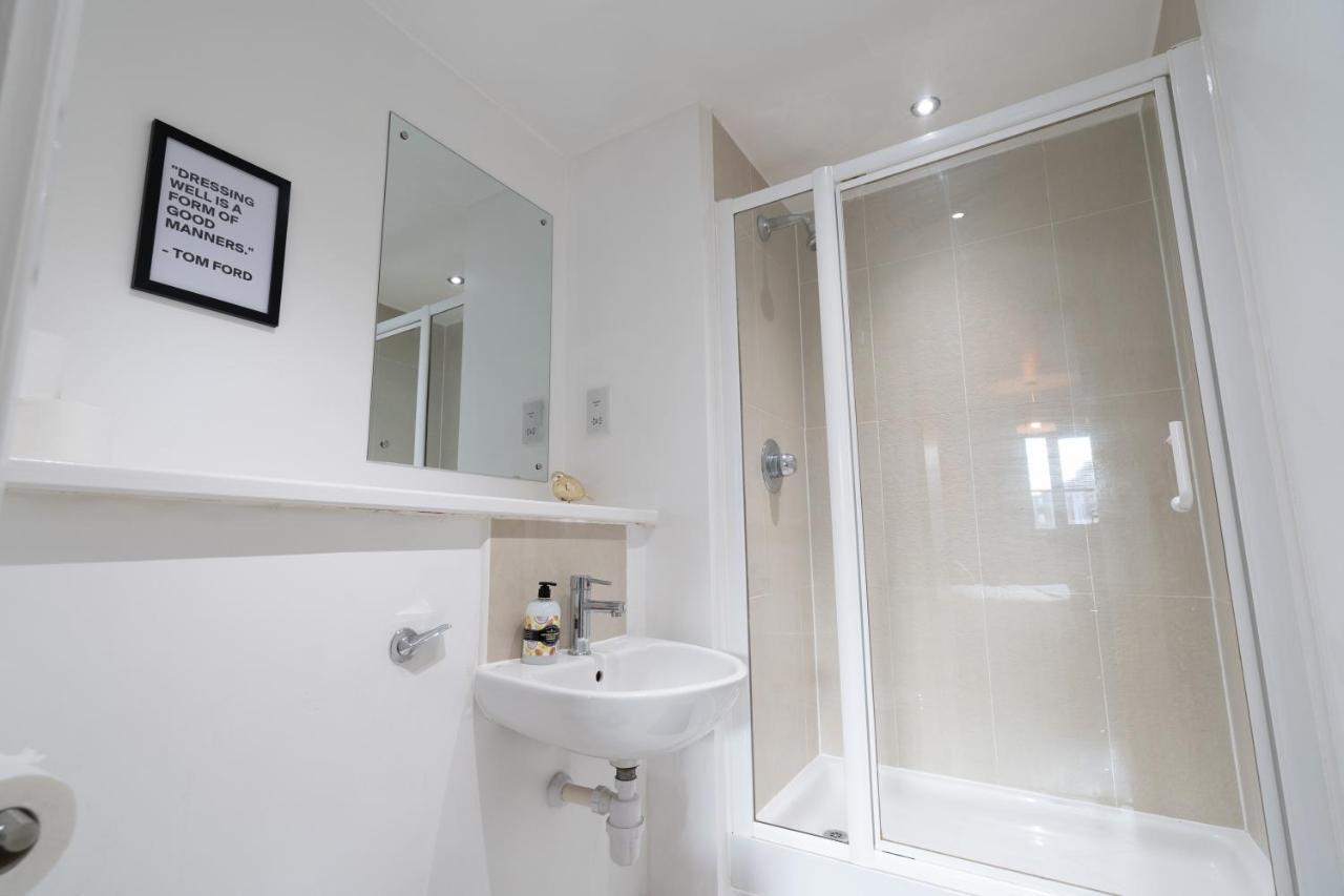 Caliber Stays Birmingham Bliss - Medusa Suite Apartments - Central 2-Bed Retreat - City Attractions, Sleeps 4, Free Netflix, Nearby Parking & Close Proximity - Bullring, Grand Central, The Cube - 5 Minutes Walk Extérieur photo