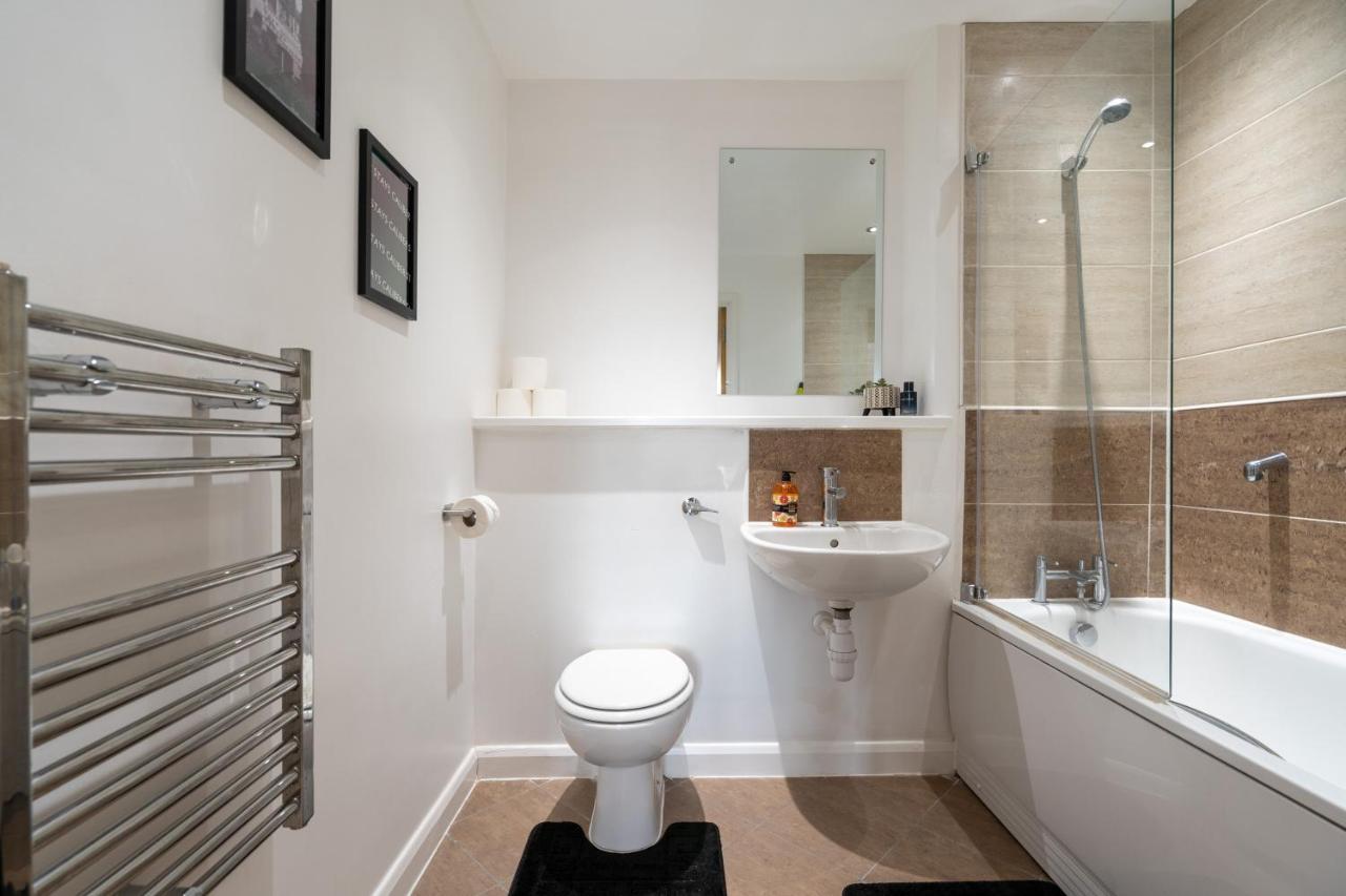 Caliber Stays Birmingham Bliss - Medusa Suite Apartments - Central 2-Bed Retreat - City Attractions, Sleeps 4, Free Netflix, Nearby Parking & Close Proximity - Bullring, Grand Central, The Cube - 5 Minutes Walk Extérieur photo