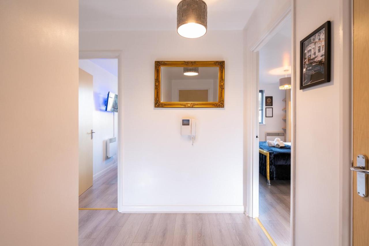 Caliber Stays Birmingham Bliss - Medusa Suite Apartments - Central 2-Bed Retreat - City Attractions, Sleeps 4, Free Netflix, Nearby Parking & Close Proximity - Bullring, Grand Central, The Cube - 5 Minutes Walk Extérieur photo